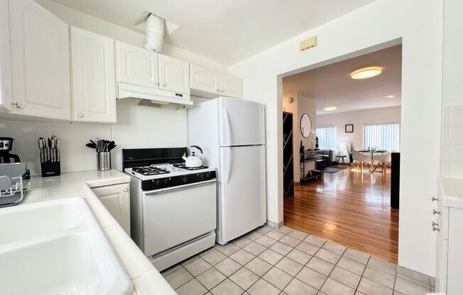 1 bed, 1 bath, $3,700