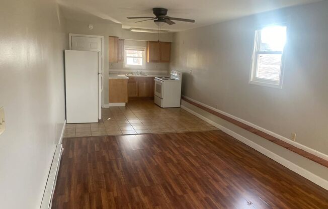 2 beds, 1 bath, $850, Unit #3