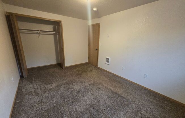 2 beds, 1 bath, 875 sqft, $1,295, Unit 127-75