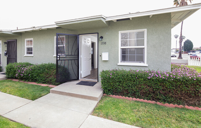 1BR Cottage in Pacific Beach with Garage!