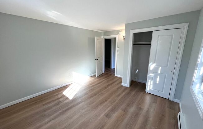 2 beds, 1 bath, $2,300, Unit UNIT 1