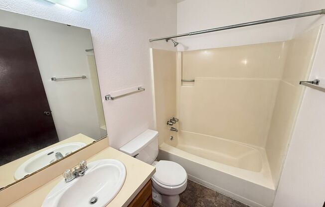 1 bed, 1 bath, $925, Unit 62