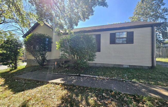 3/1 on Spacious Corner Lot!