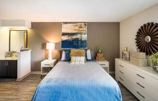 Gorgeous Bedroom at Water's Edge, Sunrise, Florida
