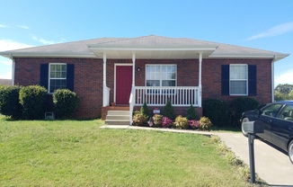 GRANITE!! Nice 3 Bed/2 Bath, Close to Post!