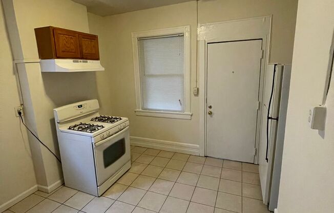 2 beds, 1 bath, 856 sqft, $1,550