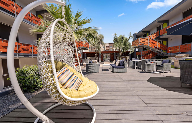 Welcome to Crosstown Phoenix Apartments