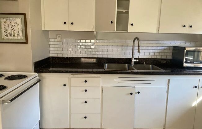 Charming 2-Bedroom Houghton Bungalow