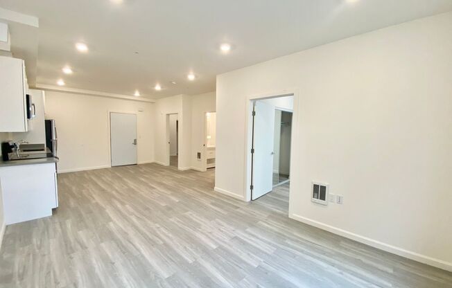 2 beds, 1 bath, 720 sqft, $3,330, Unit 1830 Alemany Blvd., Unit 210