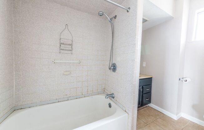 3 beds, 1.5 baths, $1,825, Unit South Side Slopes