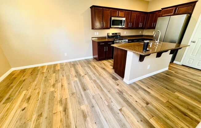 **Wonderful Upgraded Corner Lot Home in Southern Highlands area!!