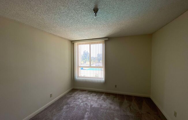 Spacious Condo 1 bed + 1 bath in North Hollywood with pool !