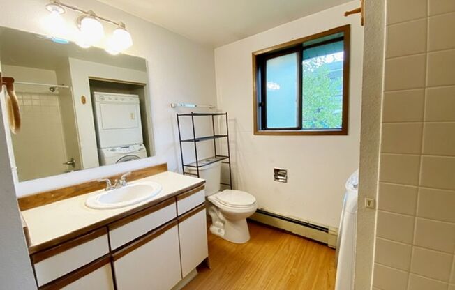 2 beds, 1 bath, $1,550, Unit A