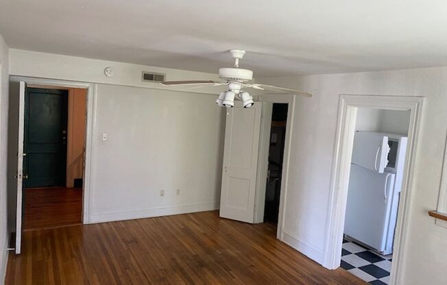 2 beds, 1 bath, $1,490, Unit 10