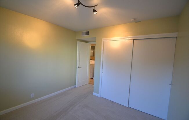 2 beds, 1 bath, $1,950, Unit # B