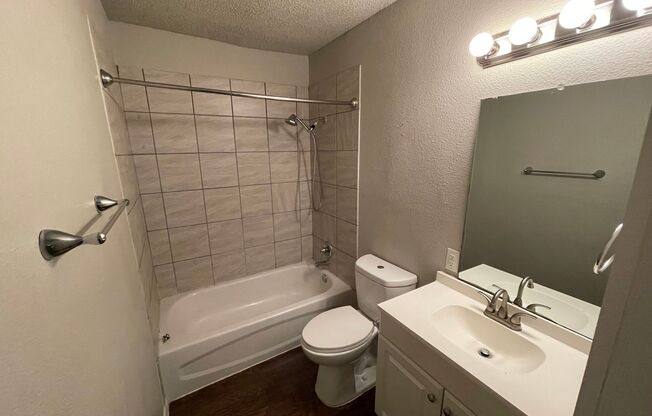 2 beds, 1 bath, 800 sqft, $990, Unit 224