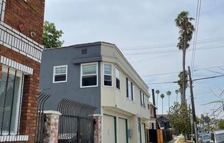Charming Living in Historic West Adams at 1906 Cimarron Street