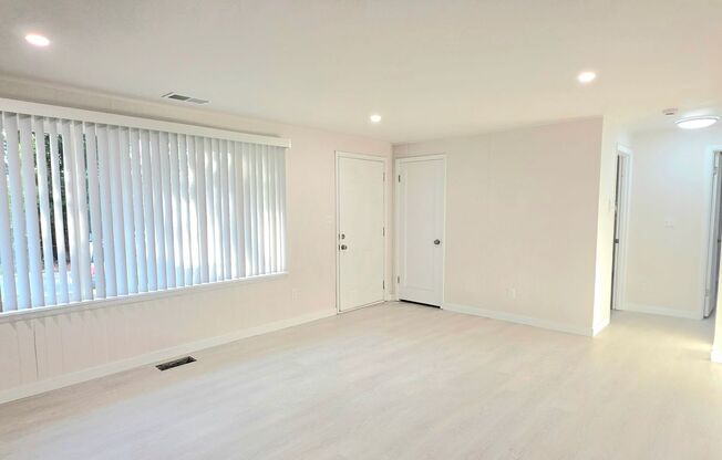 North Seattle/ Shoreline 2 Bedroom + Bonus Room 1BA House