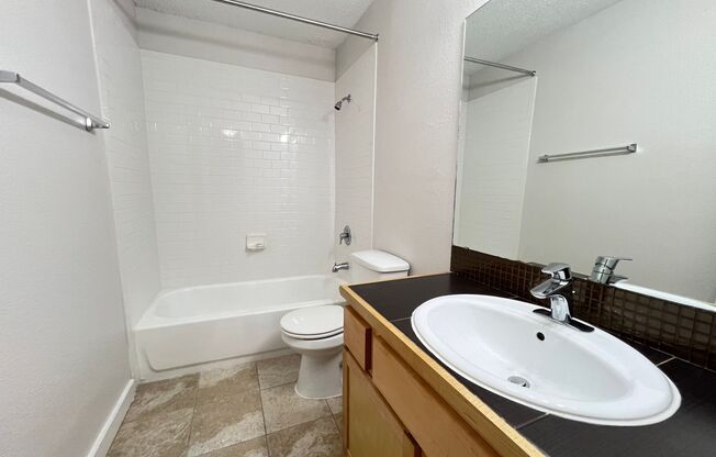 Studio, 1 bath, 575 sqft, $1,201, Unit OCR-210