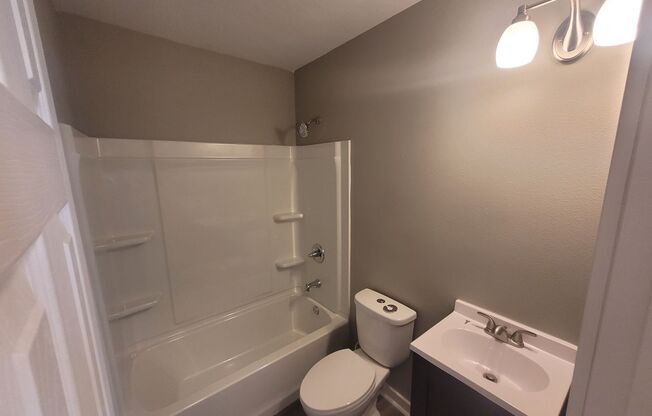 2 beds, 1 bath, $1,195