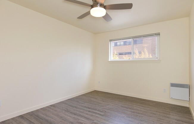 3 beds, 1 bath, 980 sqft, $3,195, Unit R-412