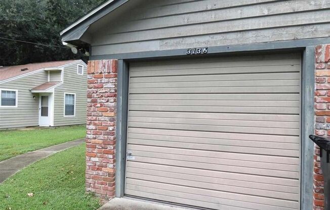 Awesome Townhouse with a Garage!