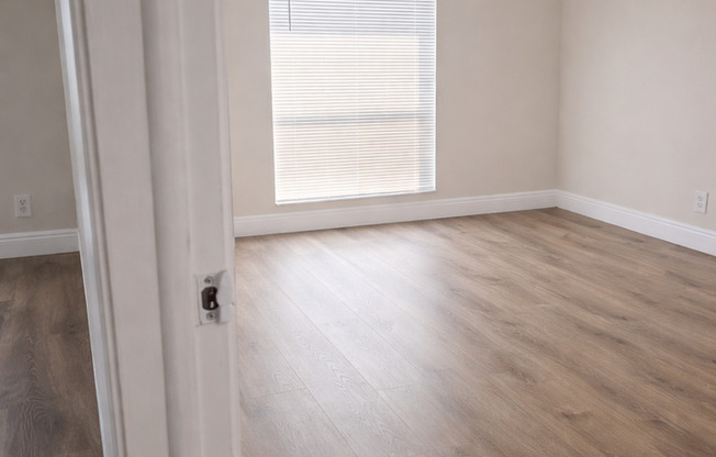 3 beds, 2 baths, 950 sqft, $2,550, Unit 205