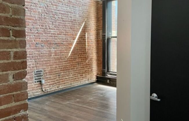 1 bed, 1 bath, 1,092 sqft, $1,650, Unit 108