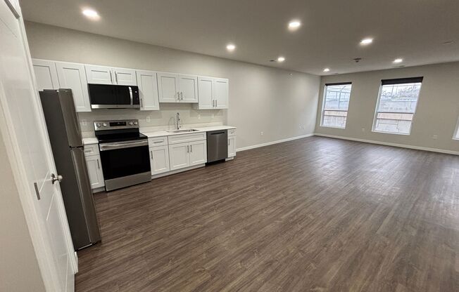 Studio, 1 bath, 660 sqft, $1,495, Unit 422 - S857