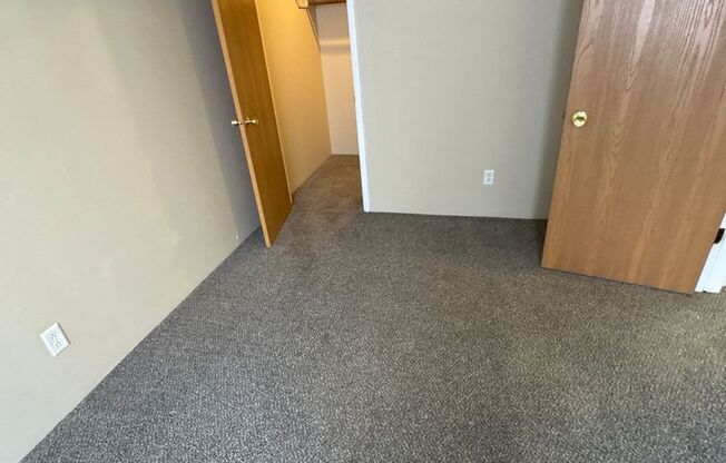 2 beds, 1 bath, 800 sqft, $960, Unit 400-16