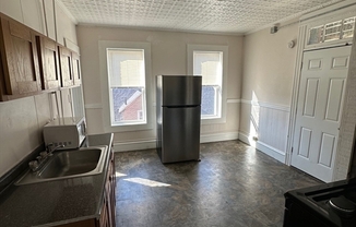 2 beds, 1 bath, 1,250 sqft, $1,400, Unit 4L