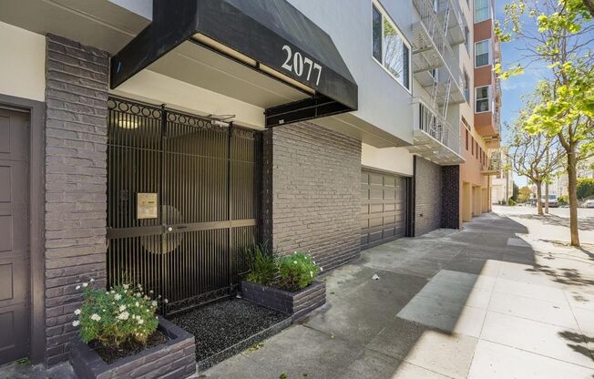 Epic REA-Azari PM - 1 Bedroom 1 Bath Condo in Pacific Heights