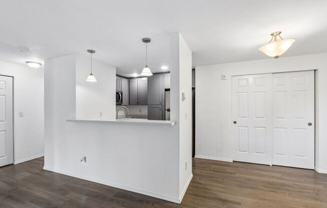 Ground Floor 1 Bedroom Featuring Des Moines Convenience