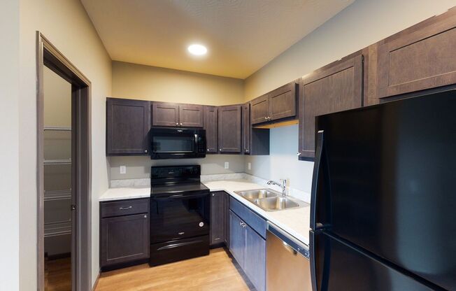 2 beds, 1 bath, 914 sqft, $1,030, Unit 321-2201
