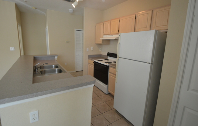 RIVERVIEW: Allegro Palms - Gated Community, 1 bed/1 bath, 2nd Floor Condo