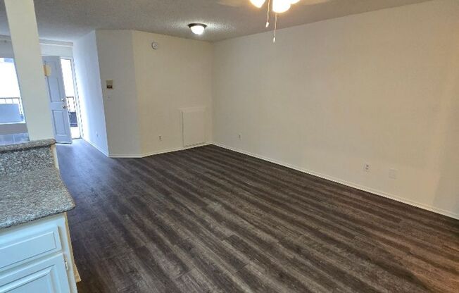 Studio, 1 bath, 580 sqft, $1,900, Unit 4