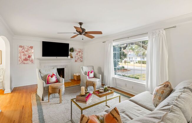 3BD/3BA PLUS LOFT AND DETACHED ADU Located in SOUTH WINDAMERE-Available May 1, 2026!