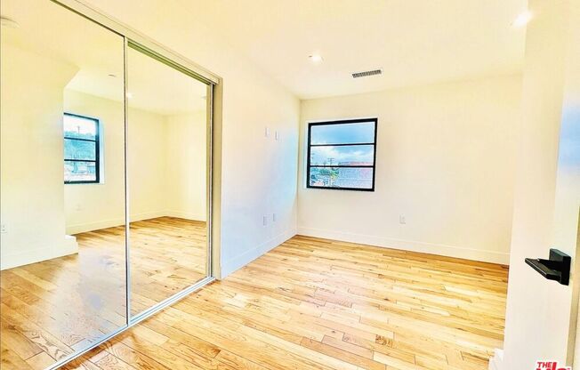 4152 1/2 ROGERS ST