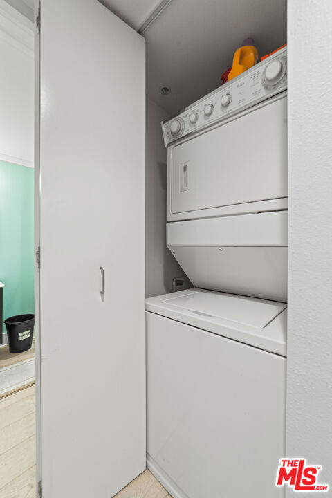 1 bed, 1.5 baths, 993 sqft, $4,700, Unit 720
