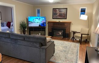 3 beds, 1 bath, $2,450