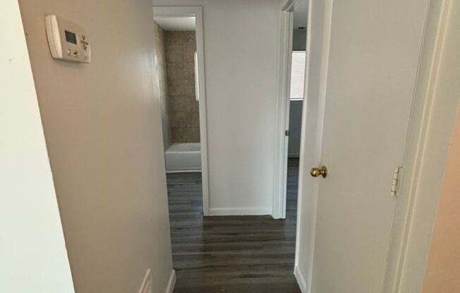 2 beds, 1 bath, 900 sqft, $1,200, Unit 10