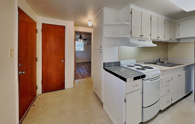 9610 N 12 ST