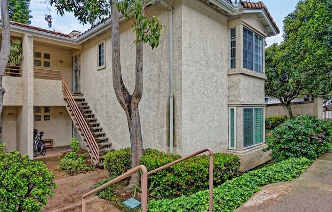 Sunny Top Floor Condo With Private Balcony In Pacific Beach