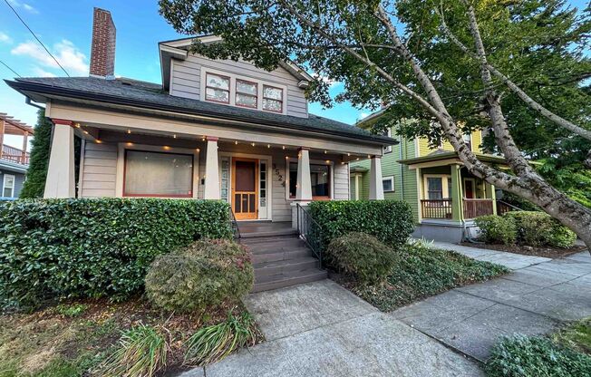 Craftsman 5 Bed/2 Bath Lincoln Park Neighborhood Home