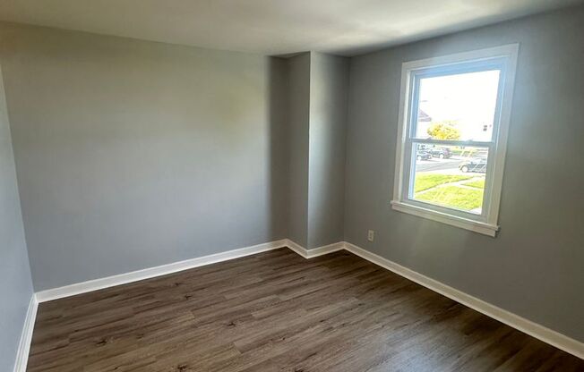 3 beds, 1 bath, $1,550, Unit 65