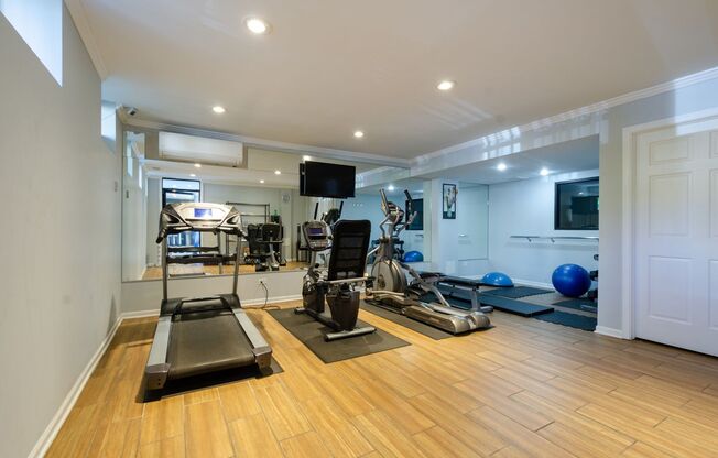 Studio, 1 bath, 362 sqft, $1,375, Unit 4D