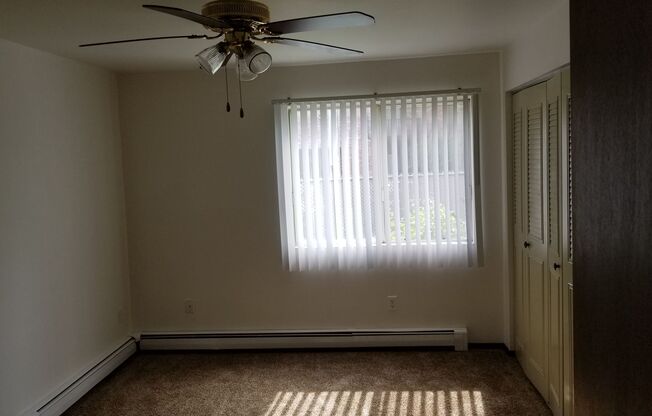 2 beds, 1 bath, 1,100 sqft, $925, Unit 2