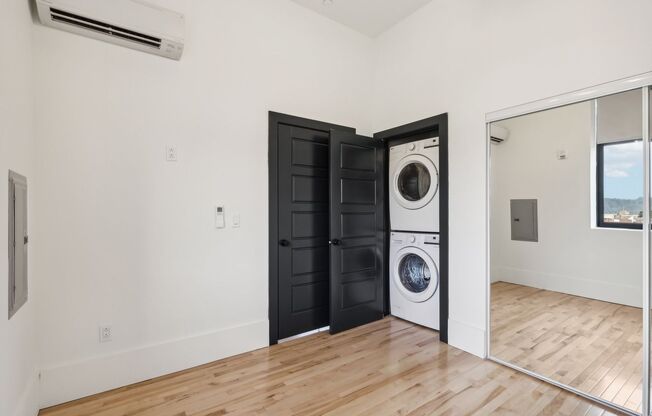 1 bed, 1 bath, 400 sqft, $1,350, Unit Schwab Industrial-305