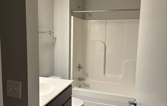 1 bed, 1 bath, 678 sqft, $1,160, Unit 222