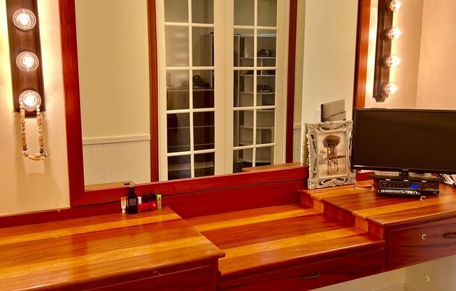 4 beds, 3.5 baths, $15,500